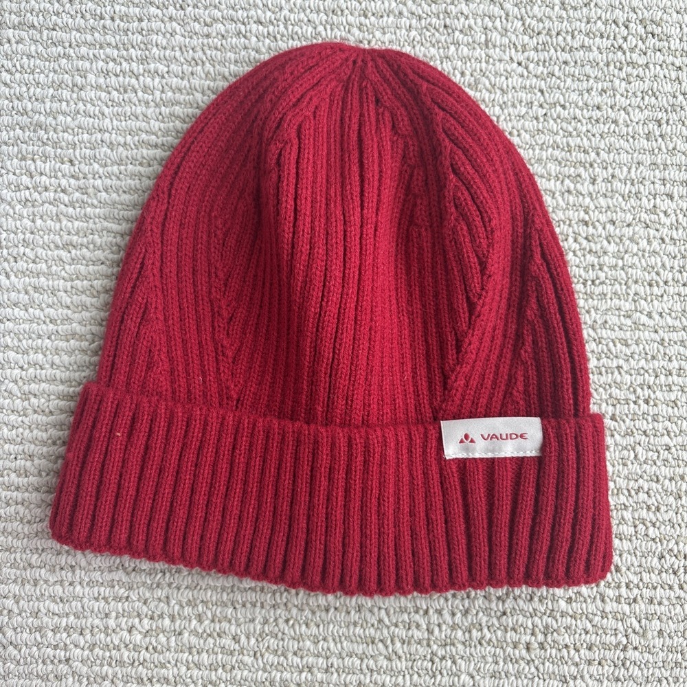 Vaude Red Knit ribbed acrylic Beanie Hat Cap Knit